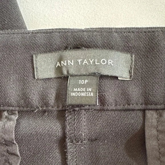 Ann Taylor The High Rise Pleated Taper Pant in Fluid Crepe 10P - Picture 3 of 5